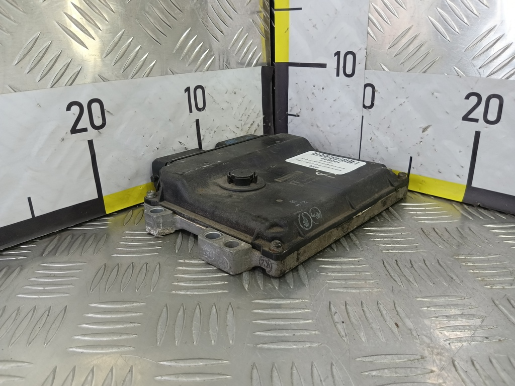 блок управления двигателем SUZUKI Grand Vitara 1.6 4WD MT (106 л.с.)Grand Vitara  II (2005—2008) Внедорожник 33920-64J01, 3279 рублей, Москва