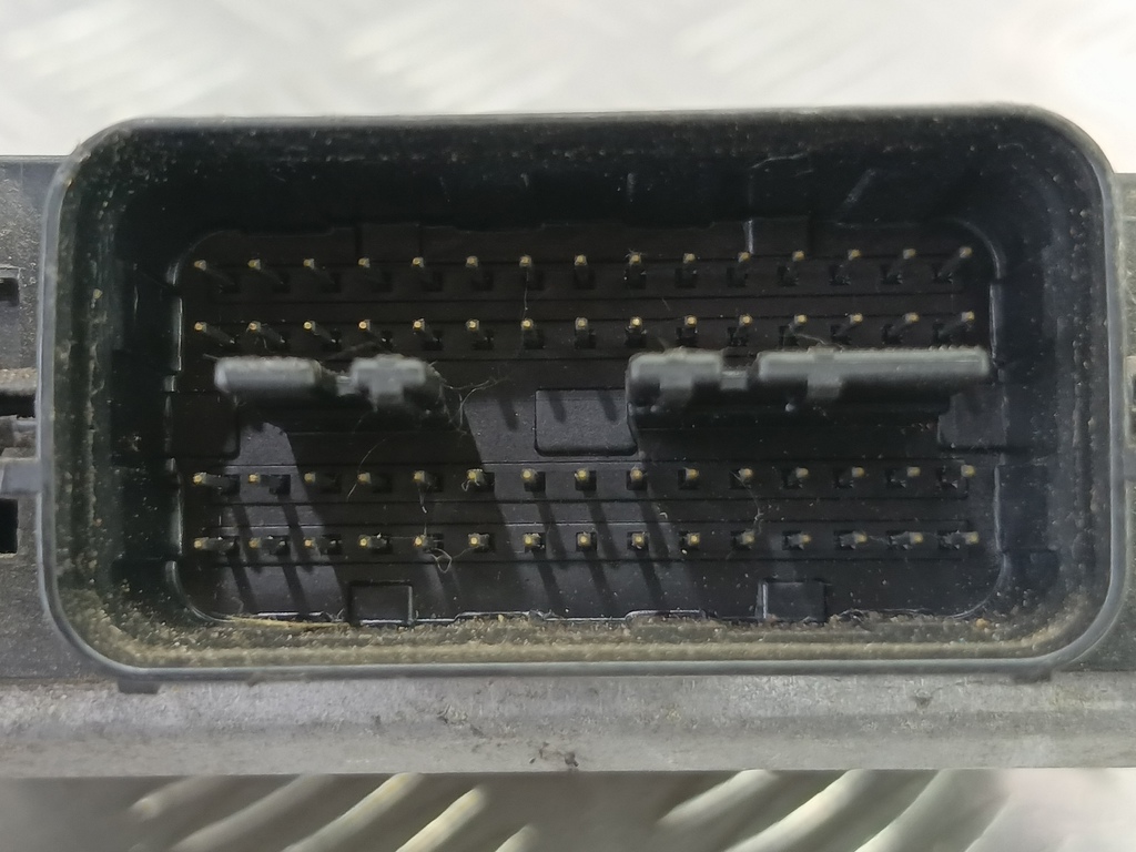 блок управления двигателем SUZUKI Grand Vitara 2.0 4WD MT (140 л.с.)Grand Vitara  II (2005—2008) Внедорожник 33920-65J01, 2130 рублей, Москва