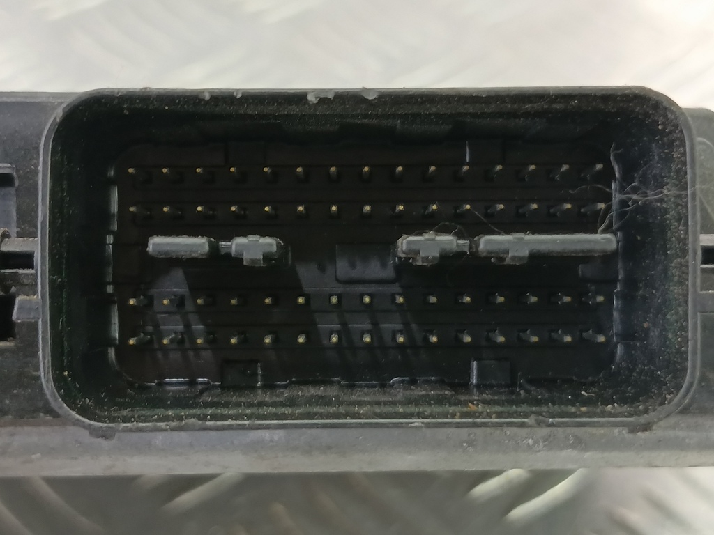 блок управления двигателем SUZUKI Grand Vitara 1.6 4WD MT (106 л.с.)Grand Vitara  II (2005—2008) Внедорожник 33920-64J01, 3279 рублей, Москва