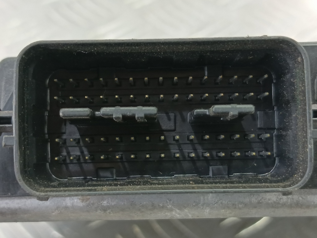 блок управления двигателем SUZUKI Grand Vitara 1.6 4WD MT (106 л.с.)Grand Vitara  II (2005—2008) Внедорожник 33920-64J01, 3279 рублей, Москва