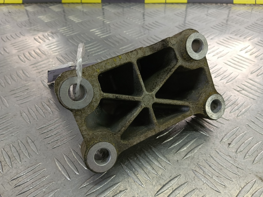 кронштейн кпп Kia RIO  4312023010, 750 рублей, Москва