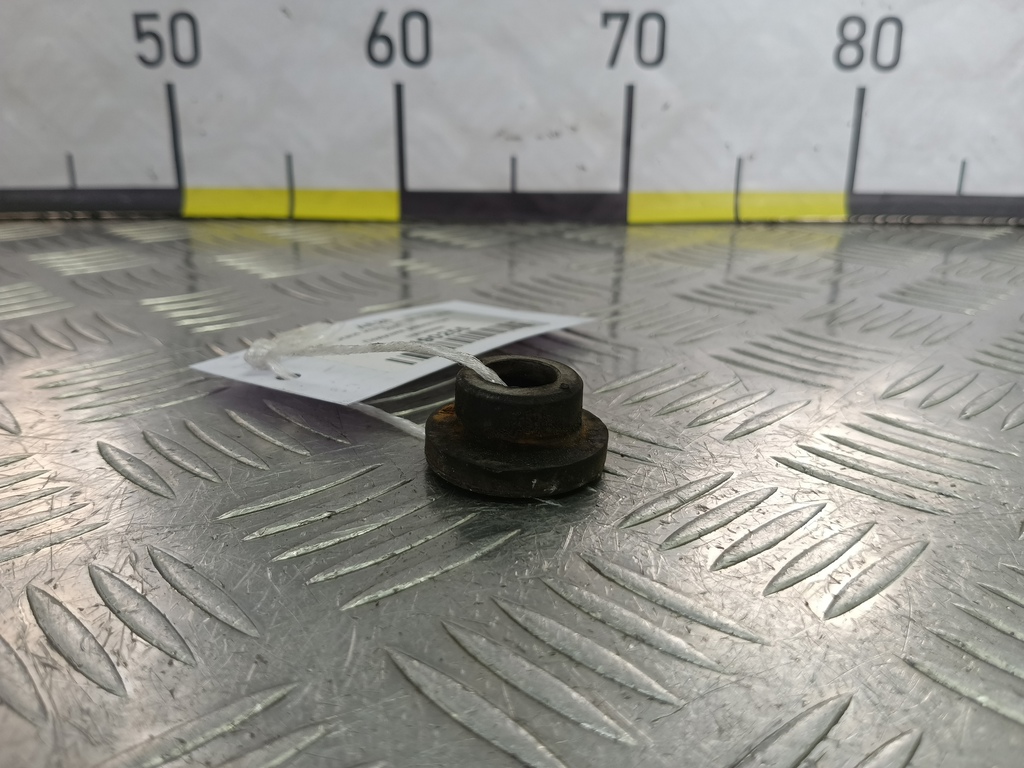 подушка радиатора SUZUKI Grand Vitara 2.0 MT (128 л.с.)Grand Vitara  I (1997—2001) Внедорожник 17812-82000, 520 рублей, Москва