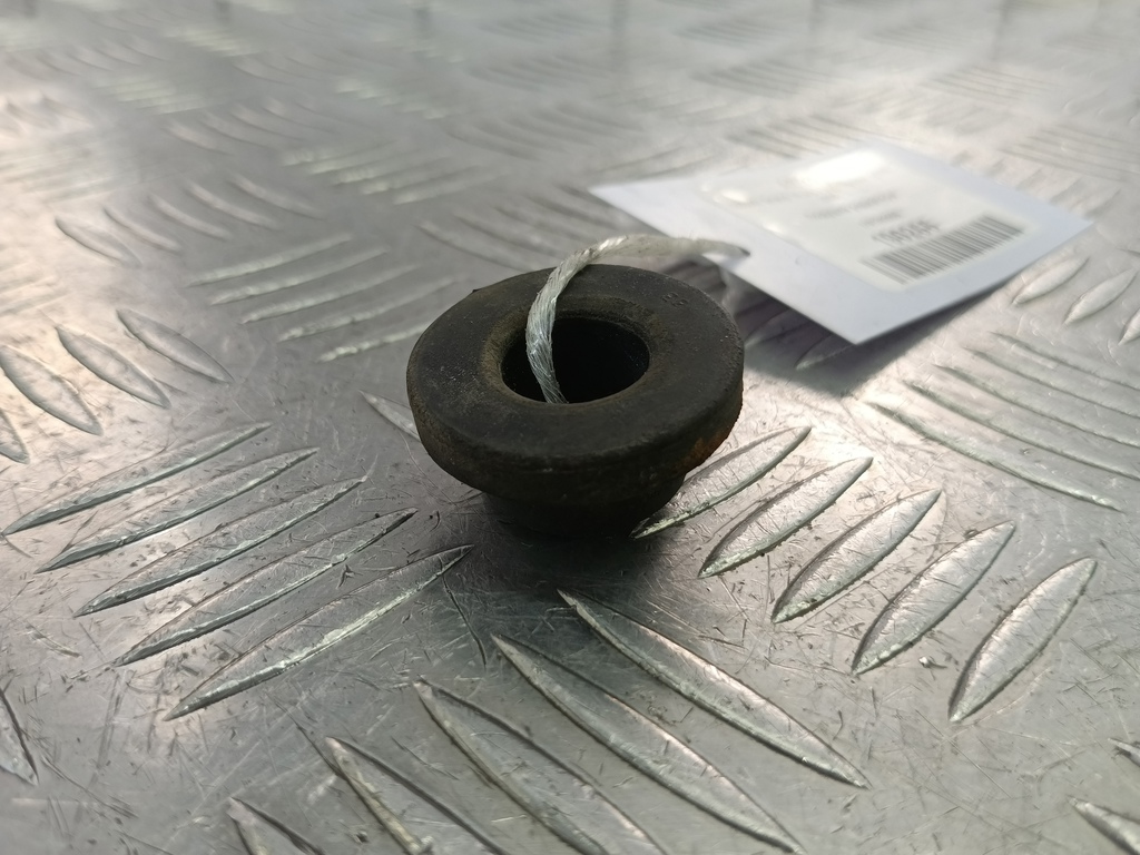 подушка радиатора SUZUKI Grand Vitara 2.0 MT (128 л.с.)Grand Vitara  I (1997—2001) Внедорожник 17812-82000, 520 рублей, Москва