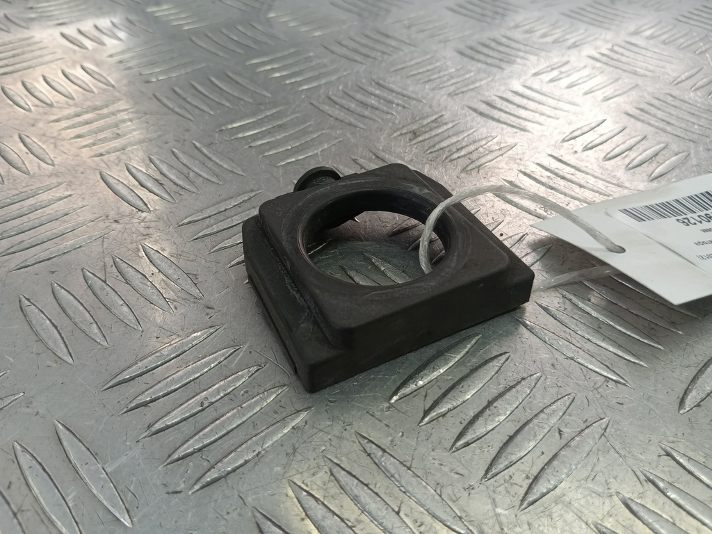 кронштейн радиатора MITSUBISHI COLT  MN105686, 520 рублей, Москва