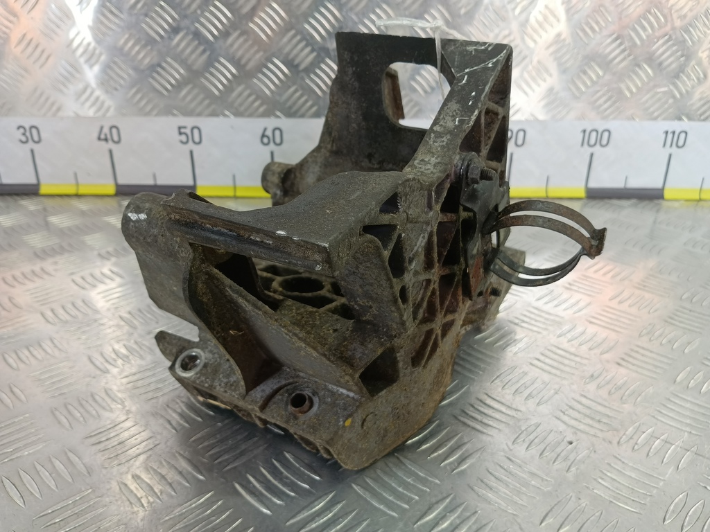 кронштейн генератора Opel Antara  4805515, 1210 рублей, Москва