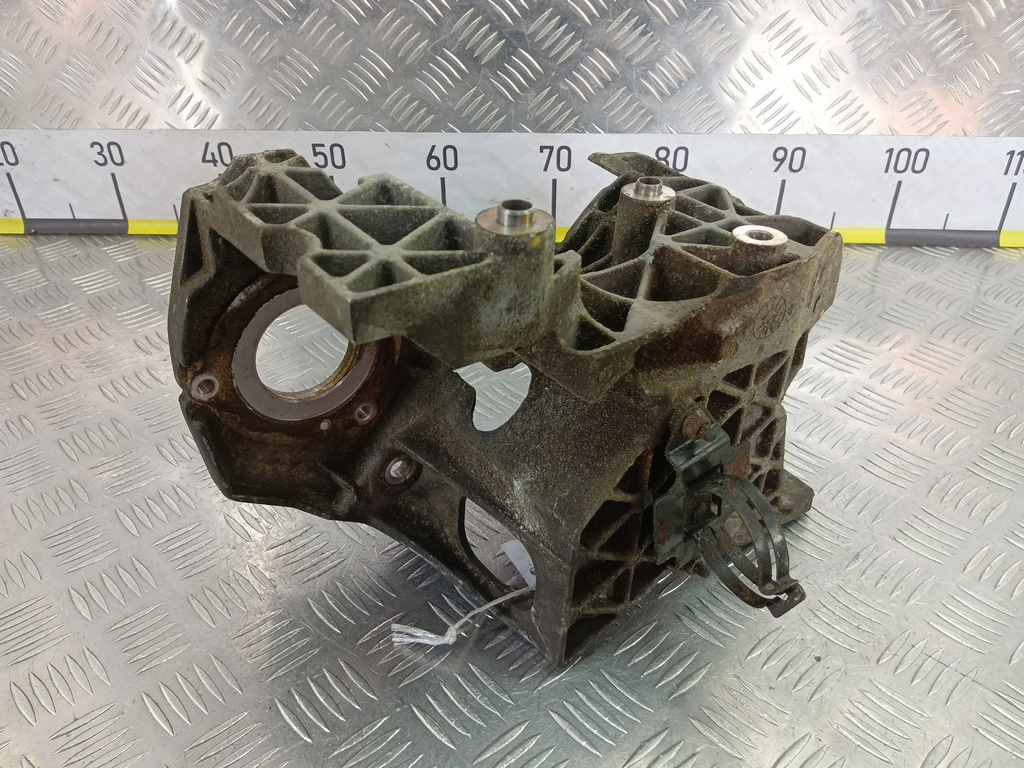 кронштейн генератора Opel Antara  4805515, 1210 рублей, Москва