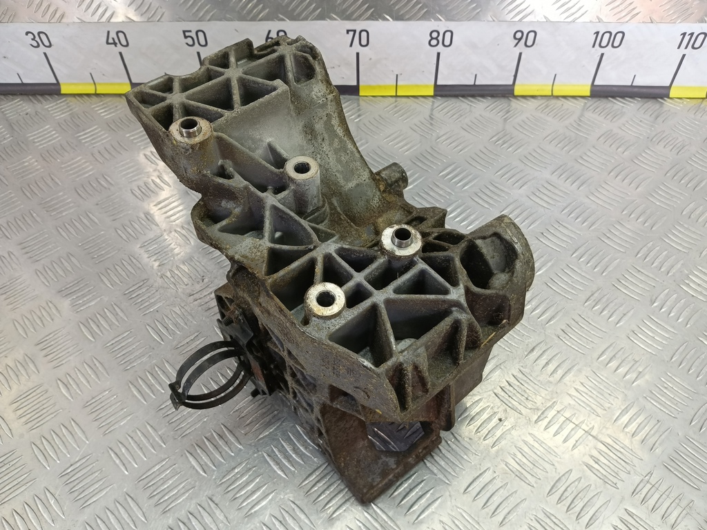 кронштейн генератора Opel Antara  4805515, 1210 рублей, Москва