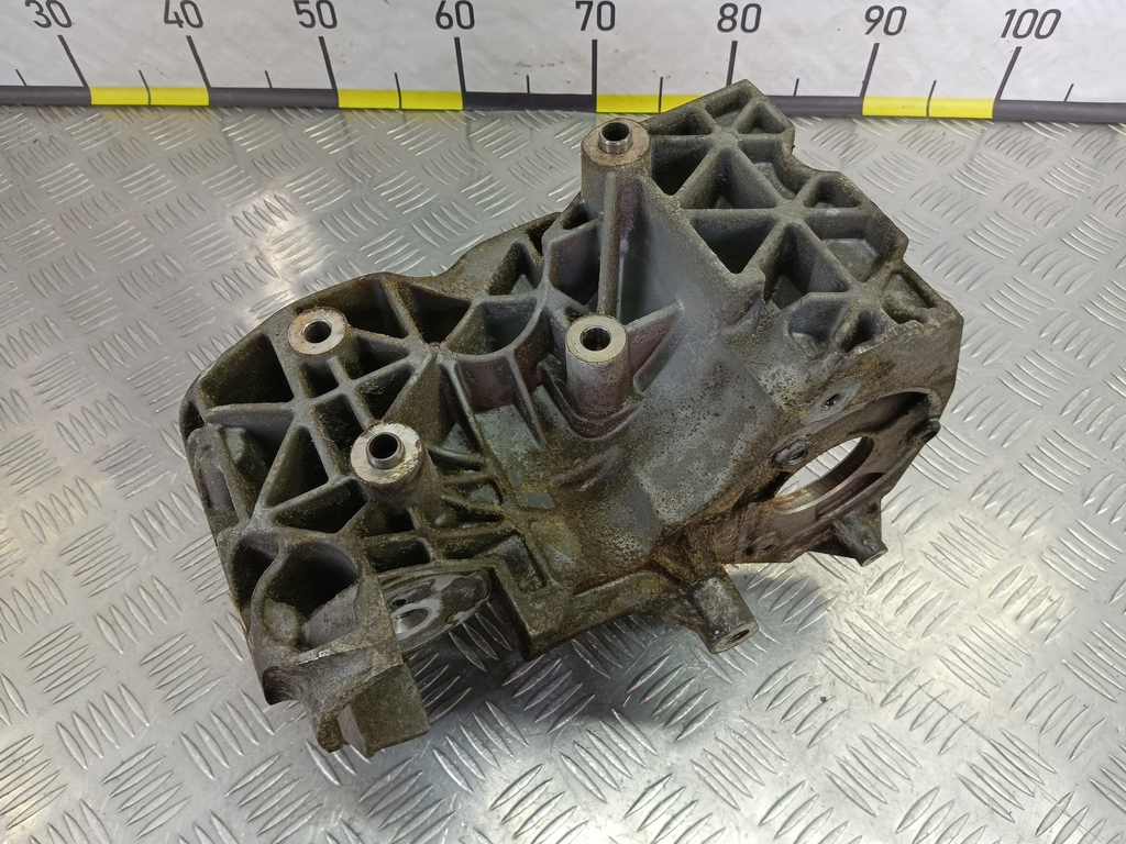 кронштейн генератора Opel Antara  4805515, 1210 рублей, Москва