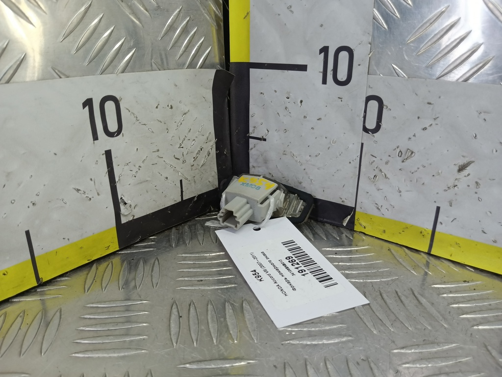 фонарь номерного знака HONDA Accord 2.4 AT (177 л.с.)Accord  VIII (2007—2011) Седан 34106SNB013, 630 рублей, Москва