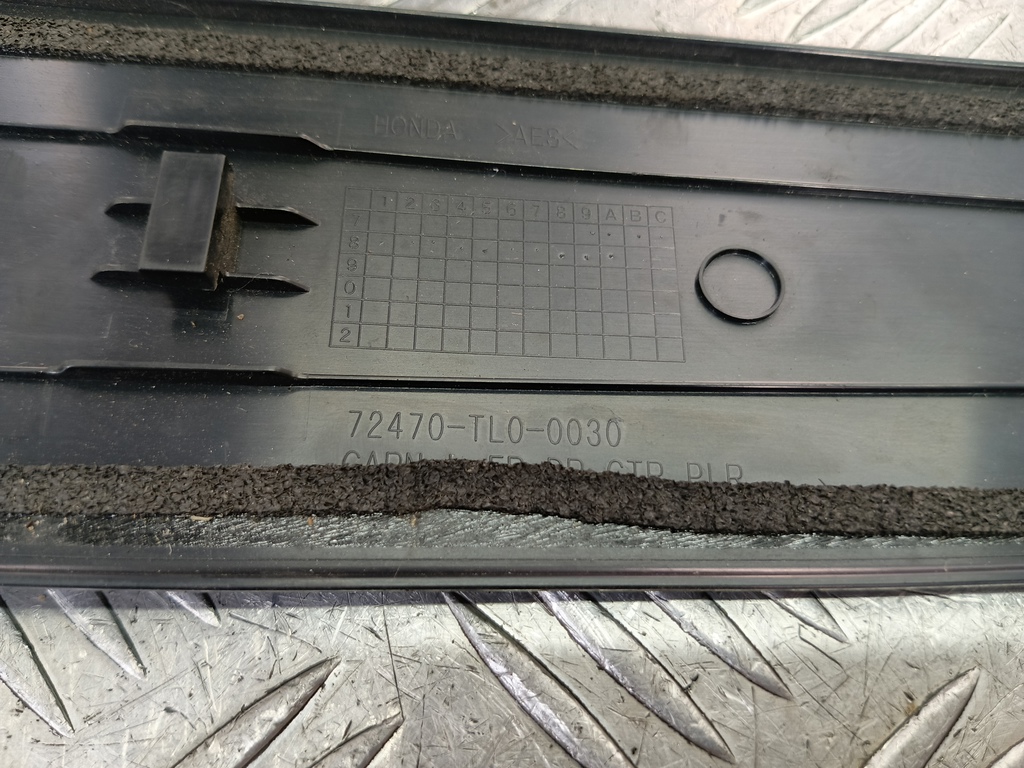 накладка двери HONDA Accord 2.4 AT (177 л.с.)Accord  VIII (2007—2011) Седан 72470TL0003, 3279 рублей, Москва