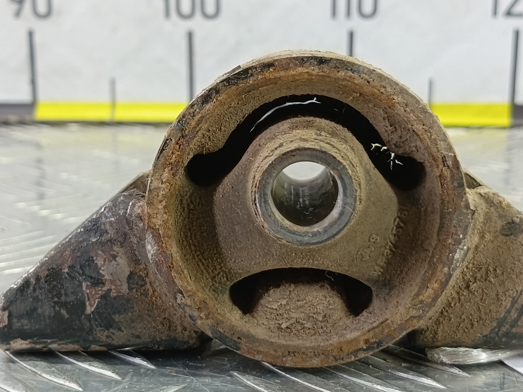 подушка редуктора MITSUBISHI PAJERO  MR374569, 980 рублей, Москва