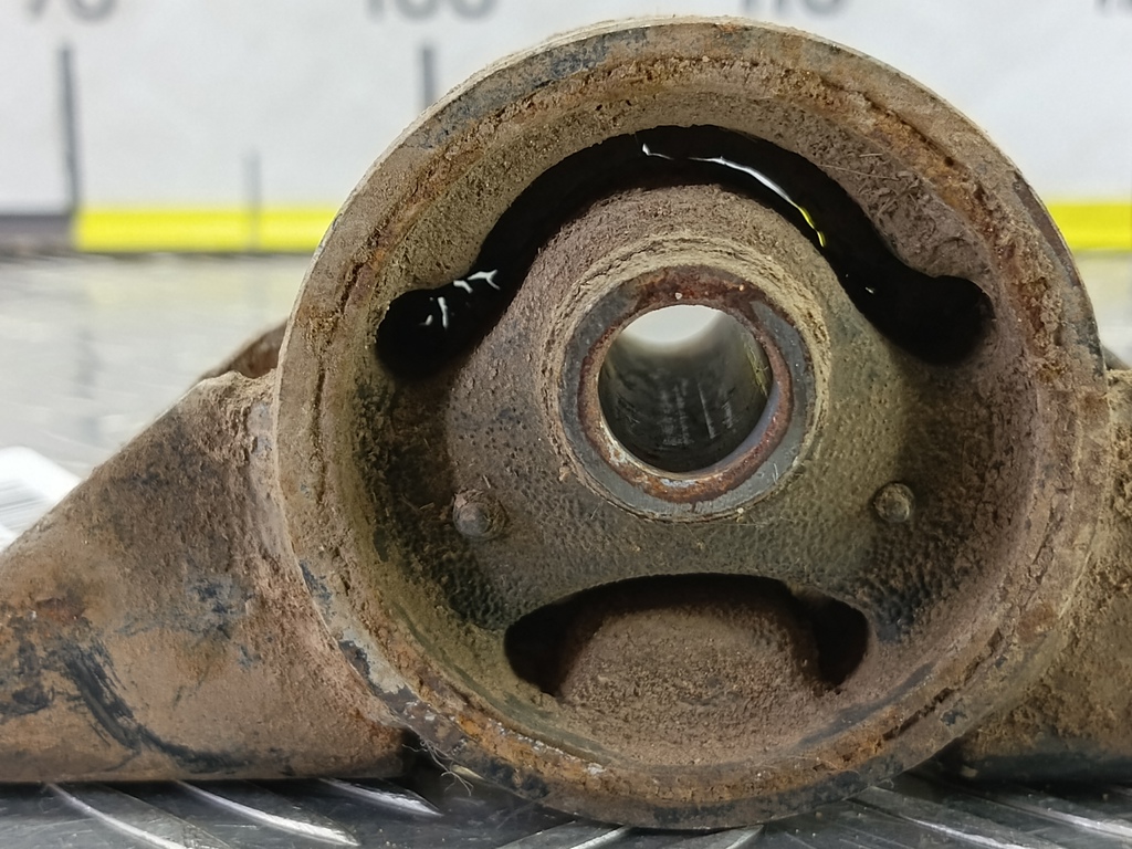 подушка редуктора MITSUBISHI PAJERO  MR374569, 980 рублей, Москва