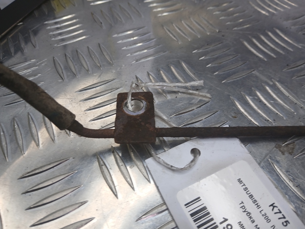 трубка масляная MITSUBISHI L200  2.5 DI-D 4WD MT (178 л.с.)L200  IV (2006—2014) Пикап MN171016, 860 рублей, Москва