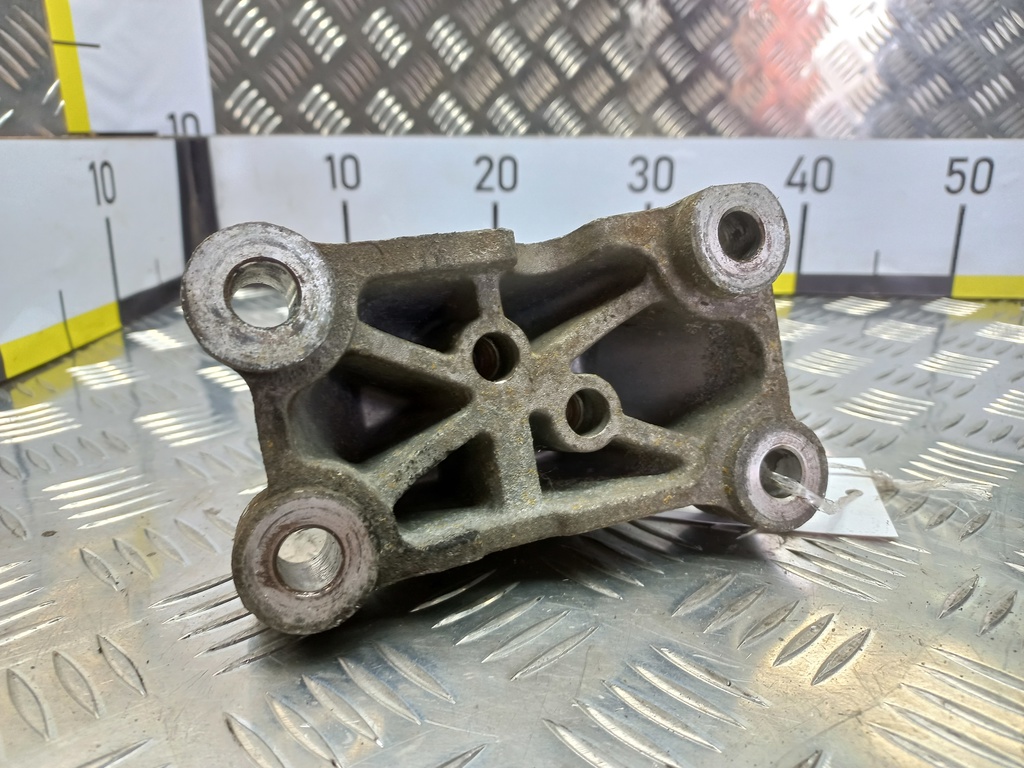 кронштейн кпп Kia Ceed  4312223310, 980 рублей, Москва