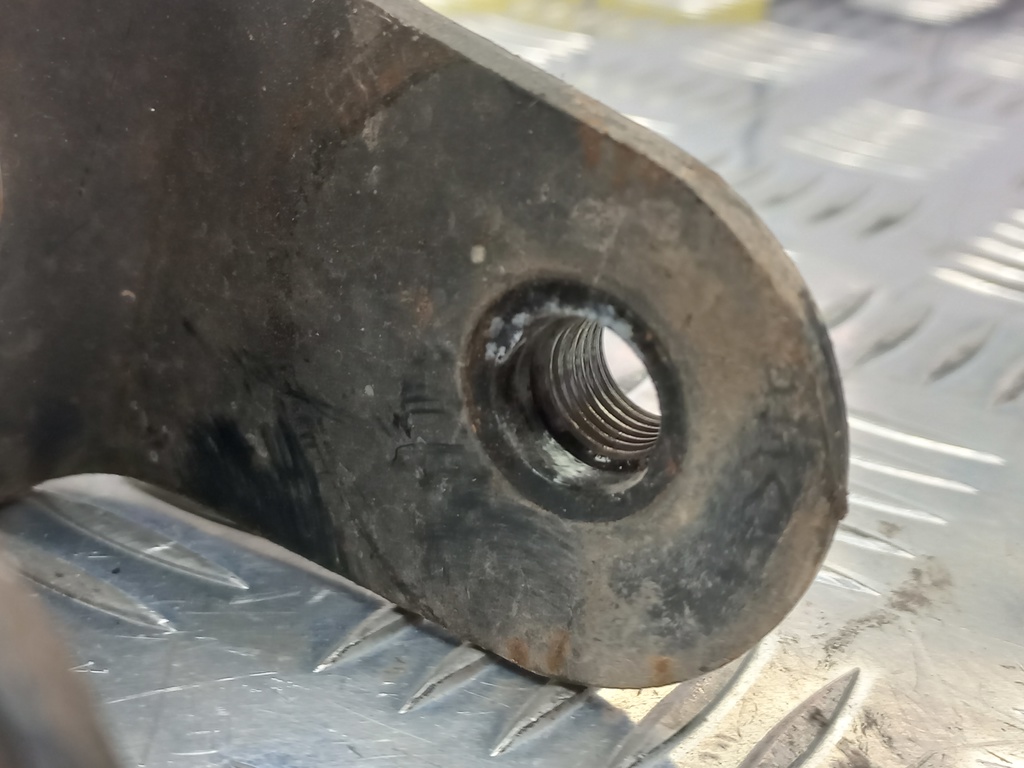 кронштейн редуктора MITSUBISHI L200  2.5 DI-D MT (136 л.с.)L200  IV (2006—2014) Пикап MR992361, 630 рублей, Москва