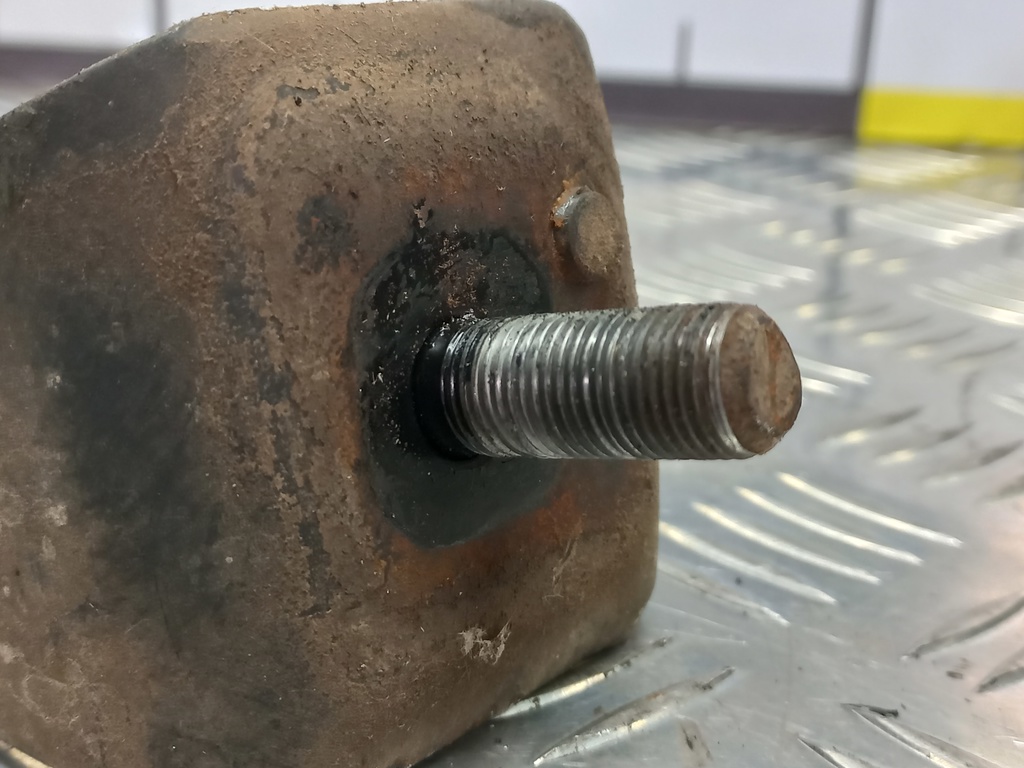 кронштейн редуктора MITSUBISHI L200  2.5 DI-D MT (136 л.с.)L200  IV (2006—2014) Пикап MR992361, 630 рублей, Москва