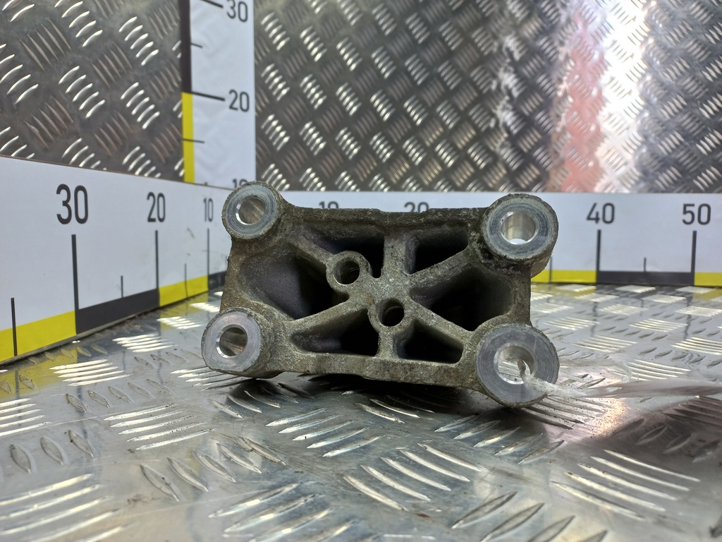 кронштейн кпп Kia Ceed  4312223310, 980 рублей, Москва