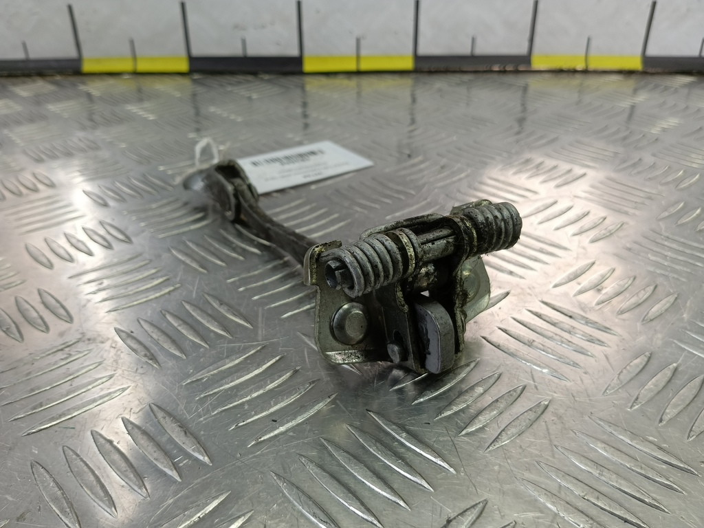 ограничитель двери Renault Trafic  7700311823, 1550 рублей, Москва