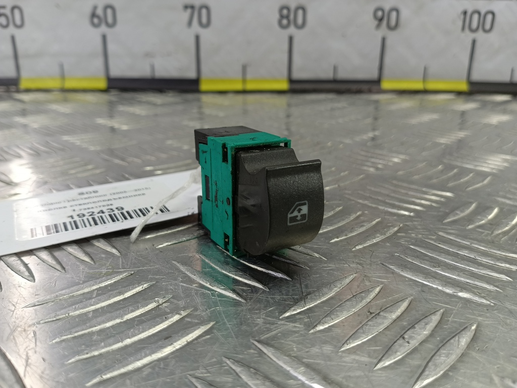 кнопка стеклоподъемника Fiat Doblo 1.4 MT (77 л.с.)Doblo  I рестайлинг (2005—2015) Минивэн 735417033, 5000 рублей, Москва