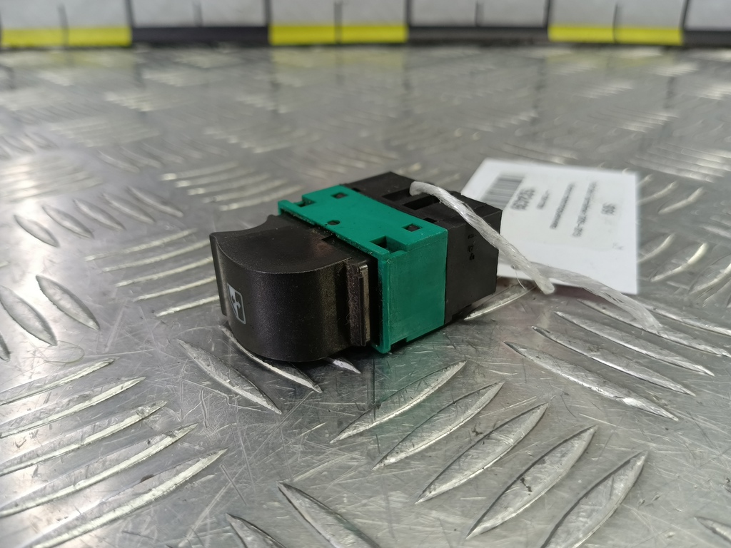 кнопка стеклоподъемника Fiat Doblo 1.4 MT (77 л.с.)Doblo  I рестайлинг (2005—2015) Минивэн 735417033, 5000 рублей, Москва