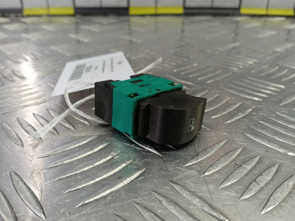 кнопка стеклоподъемника Fiat Doblo 1.4 MT (77 л.с.)Doblo  I рестайлинг (2005—2015) Минивэн 735417033, 5000 рублей, Москва