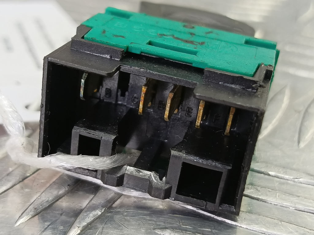 кнопка стеклоподъемника Fiat Doblo 1.4 MT (77 л.с.)Doblo  I рестайлинг (2005—2015) Минивэн 735417033, 5000 рублей, Москва