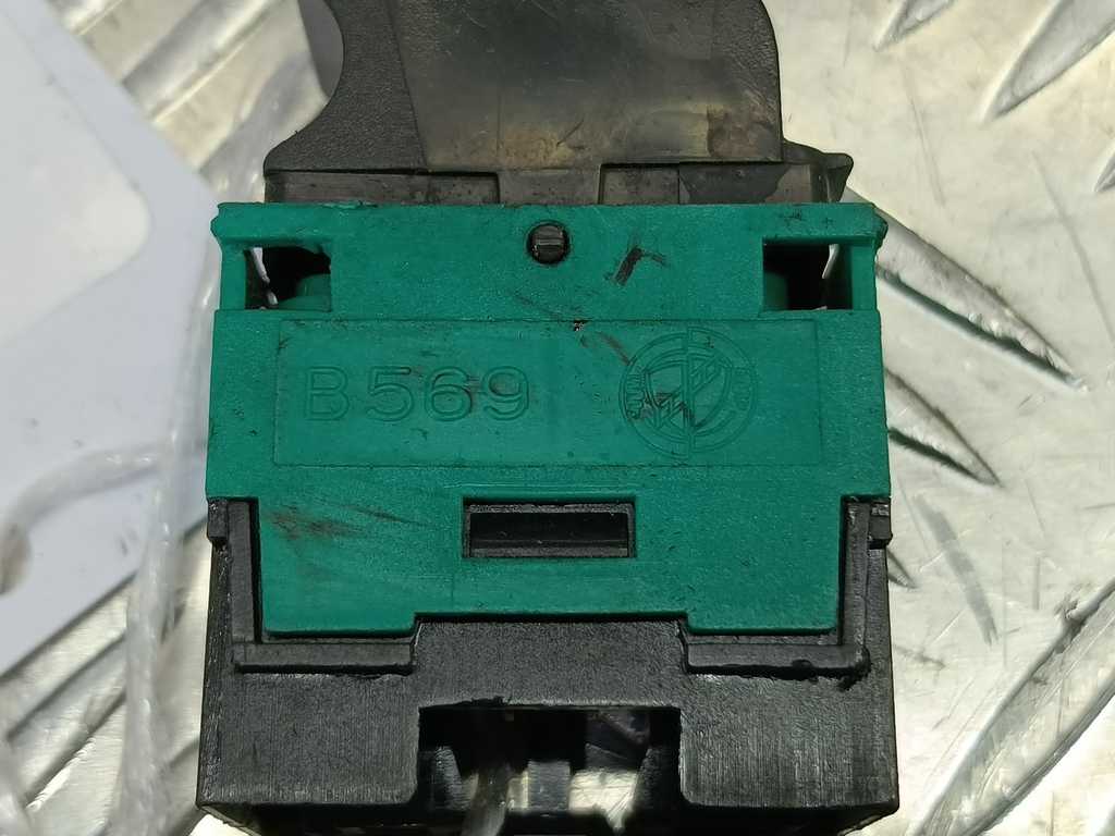 кнопка стеклоподъемника Fiat Doblo 1.4 MT (77 л.с.)Doblo  I рестайлинг (2005—2015) Минивэн 735417033, 5000 рублей, Москва