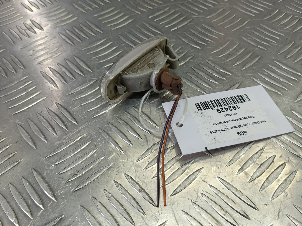 повторитель поворота Fiat Doblo 1.4 MT (77 л.с.)Doblo  I рестайлинг (2005—2015) Минивэн 46758821, 630 рублей, Москва