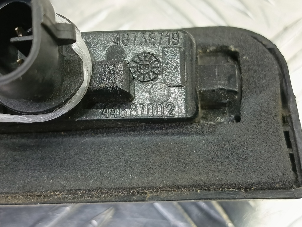 фонарь номерного знака Fiat Doblo 1.4 MT (77 л.с.)Doblo  I рестайлинг (2005—2015) Минивэн 46814089, 520 рублей, Москва