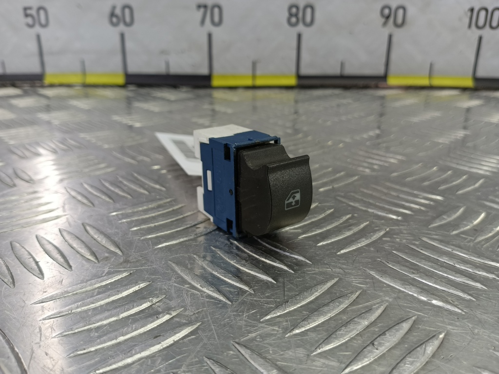 кнопка стеклоподъемника Fiat Doblo 1.4 MT (77 л.с.)Doblo  I рестайлинг (2005—2015) Минивэн 735417034, 3279 рублей, Москва