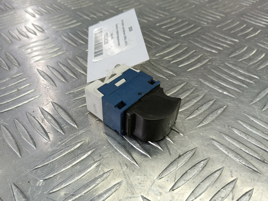 кнопка стеклоподъемника Fiat Doblo 1.4 MT (77 л.с.)Doblo  I рестайлинг (2005—2015) Минивэн 735417034, 3279 рублей, Москва