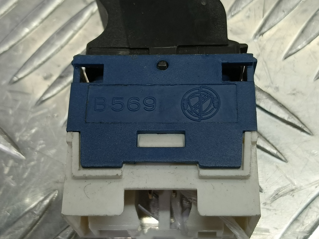 кнопка стеклоподъемника Fiat Doblo 1.4 MT (77 л.с.)Doblo  I рестайлинг (2005—2015) Минивэн 735417034, 3279 рублей, Москва