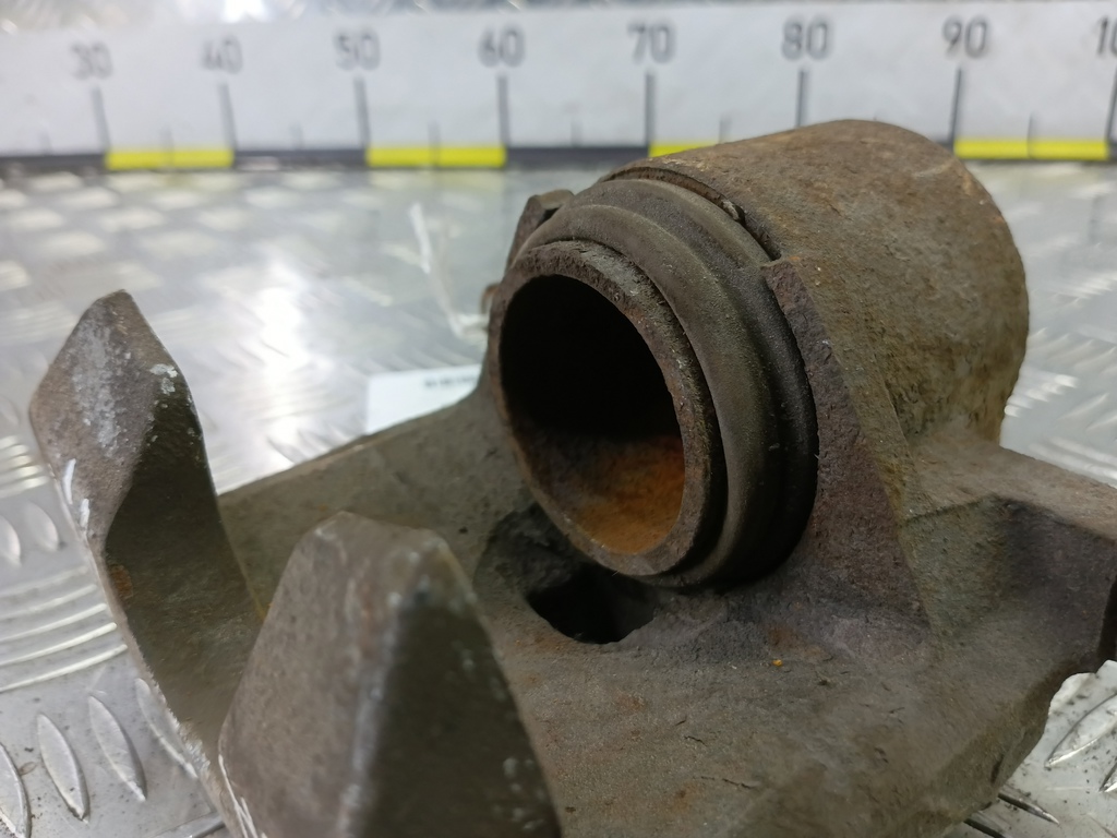 суппорт MAZDA 6  GS1D3361X, 1670 рублей, Москва