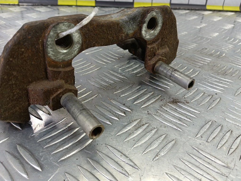 скоба суппорта FORD Focus 2.0 AMT (160 л.с.)Focus  III рестайлинг (2014—2019) Седан 1695010, 5350 рублей, Москва