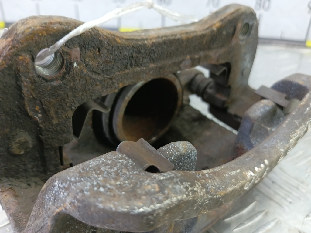 суппорт Hyundai I20 1.3 MT (78 л.с.)i20  I (2008—2012) Хетчбэк 581301J100, 2010 рублей, Москва