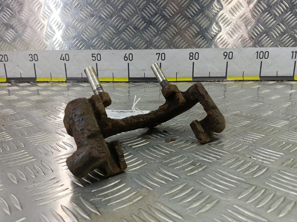 скоба суппорта MAZDA 6  GJ6E3328XD, 3850 рублей, Москва