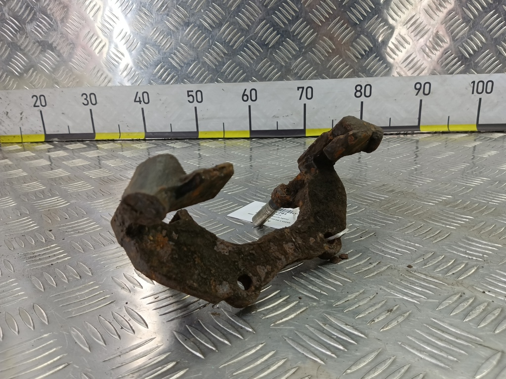 скоба суппорта MAZDA 6  GJ6E3328XD, 3850 рублей, Москва