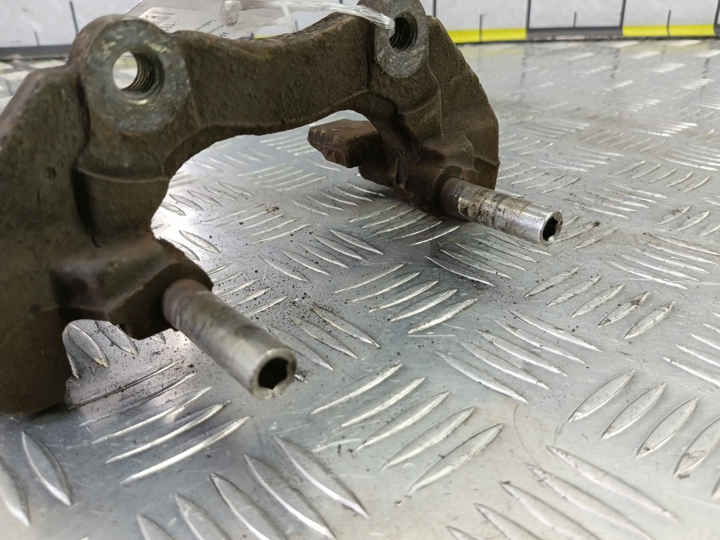 скоба суппорта FORD Focus 1.8 TDCi MT (116 л.с.)Focus  II (2005—2008) Хетчбэк 1468864, 2820 рублей, Москва