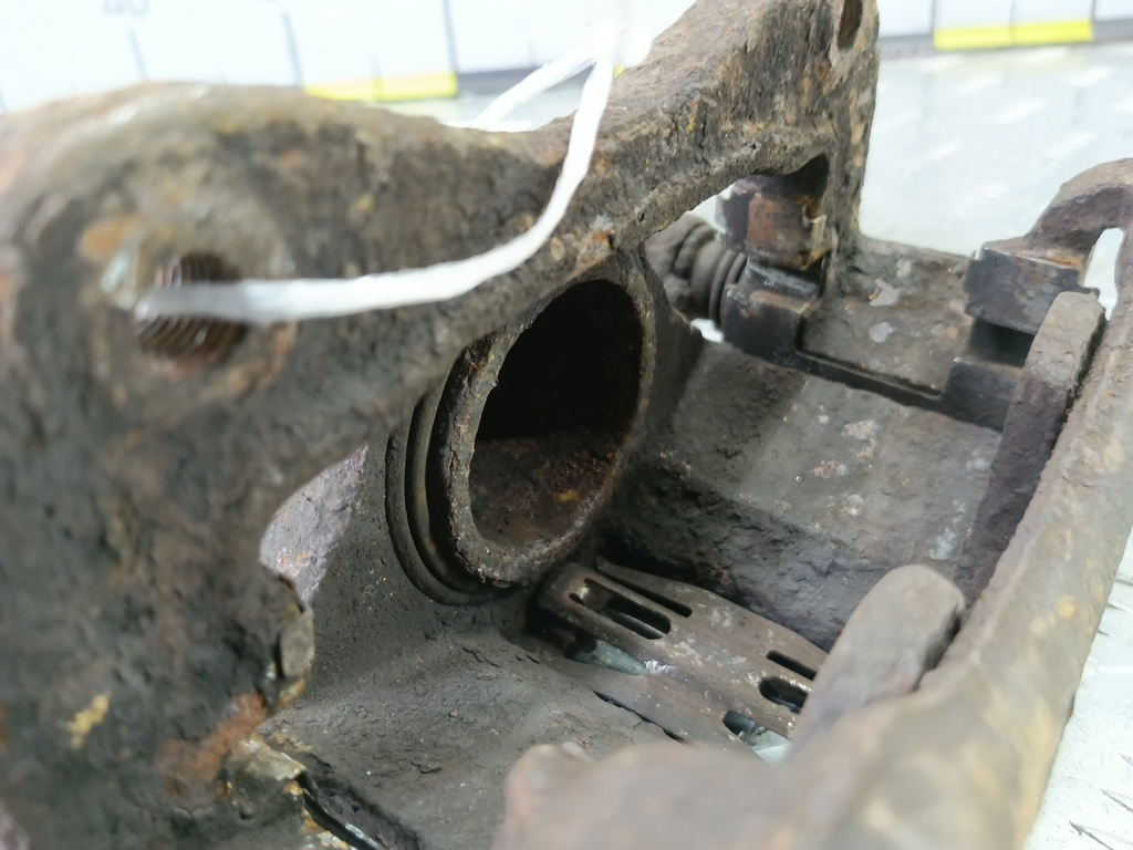 суппорт Hyundai MATRIX 1.6 MT (103 л.с.)Matrix  I рестайлинг (2005—2008) Минивэн 5813017400, 3050 рублей, Москва