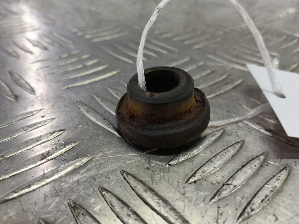 подушка радиатора SUZUKI XL7 2.7 4WD AT (184 л.с.)XL7  I (1998—2009) Внедорожник 17812-82000, 520 рублей, Москва