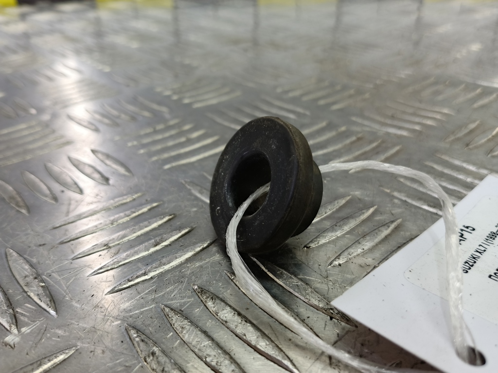 подушка радиатора SUZUKI XL7 2.7 4WD AT (184 л.с.)XL7  I (1998—2009) Внедорожник 17812-82000, 520 рублей, Москва