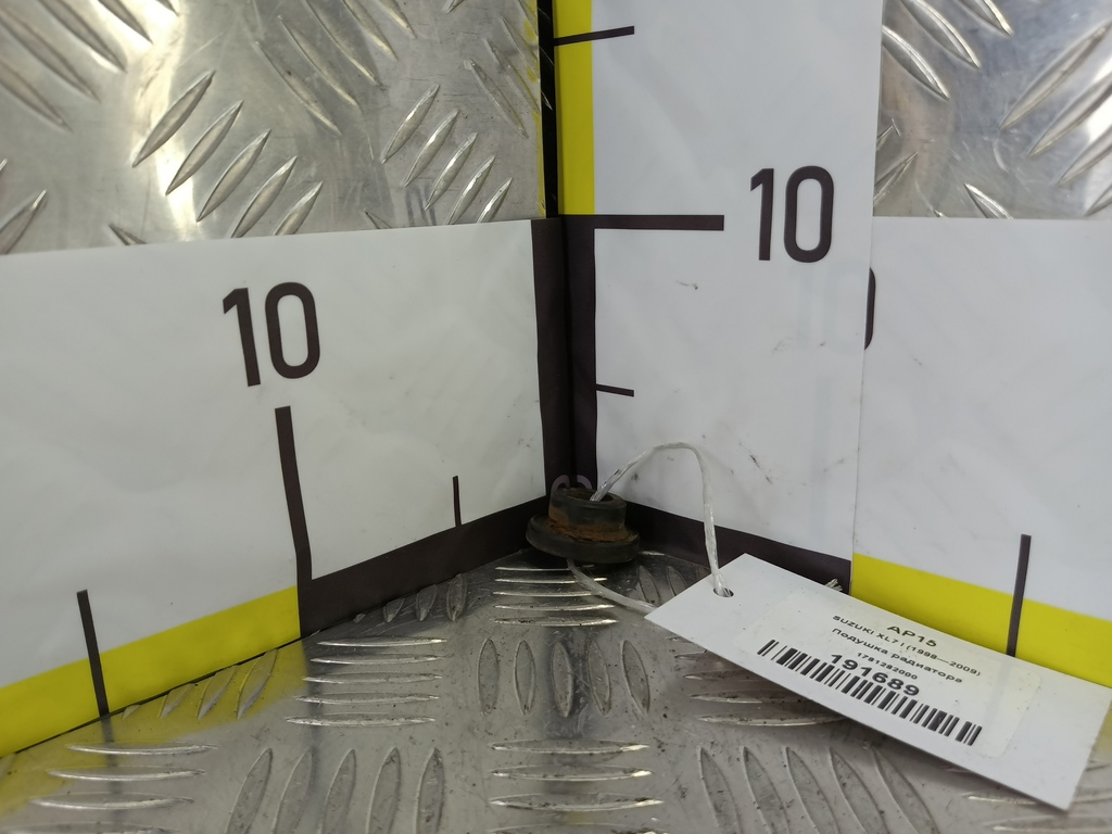 подушка радиатора SUZUKI XL7 2.7 4WD AT (184 л.с.)XL7  I (1998—2009) Внедорожник 17812-82000, 520 рублей, Москва