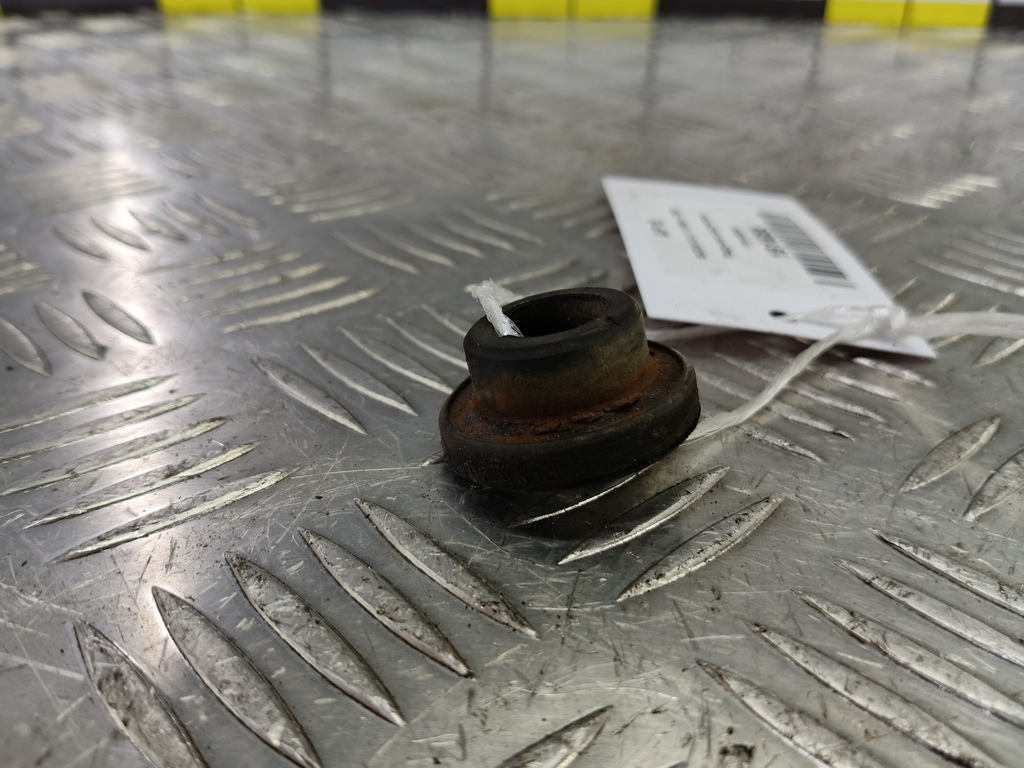 подушка радиатора SUZUKI XL7 2.7 4WD AT (184 л.с.)XL7  I (1998—2009) Внедорожник 17812-82000, 520 рублей, Москва