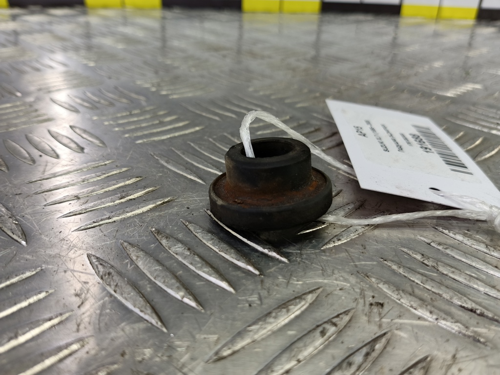 подушка радиатора SUZUKI XL7 2.7 4WD AT (184 л.с.)XL7  I (1998—2009) Внедорожник 17812-82000, 520 рублей, Москва