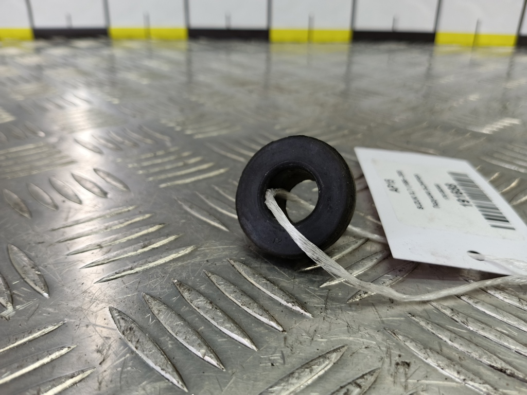 подушка радиатора SUZUKI XL7 2.7 4WD AT (184 л.с.)XL7  I (1998—2009) Внедорожник 17812-82000, 520 рублей, Москва