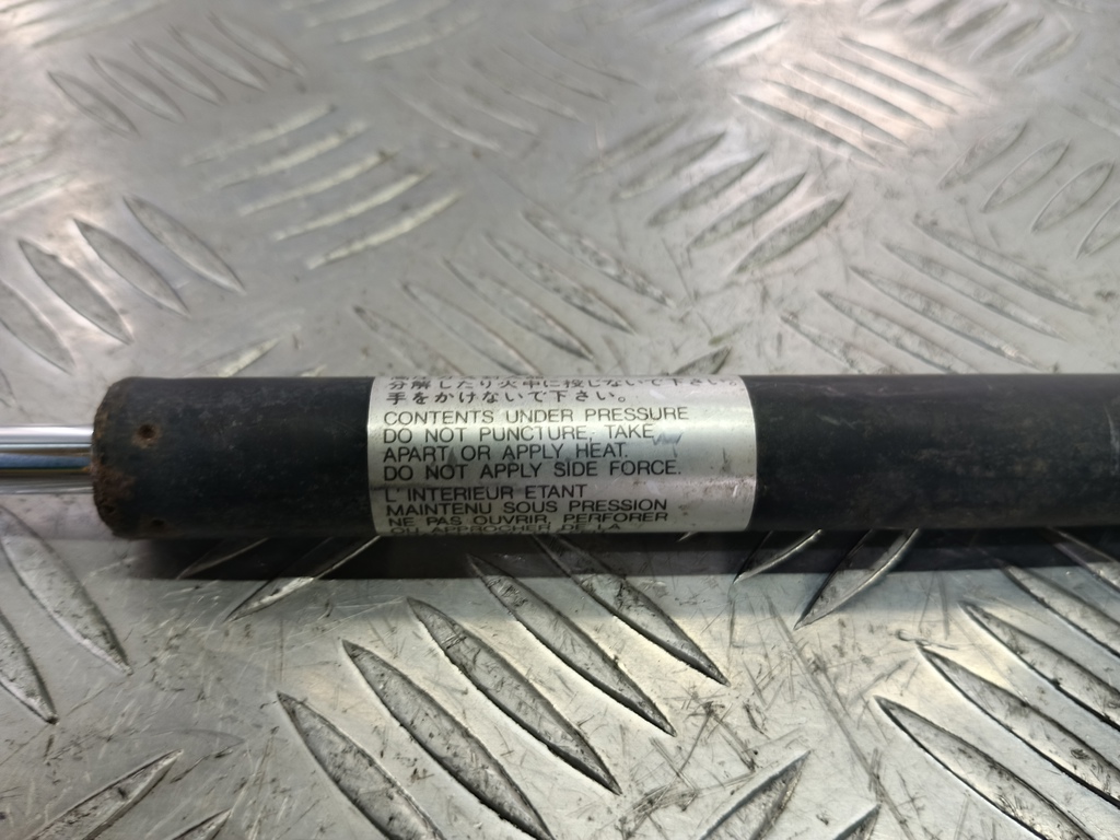 амортизатор крышки багажника SUZUKI Grand Vitara 2.0 4WD MT (140 л.с.)Grand Vitara  II (2005—2008) Внедорожник 8180065830, 1320 рублей, Москва