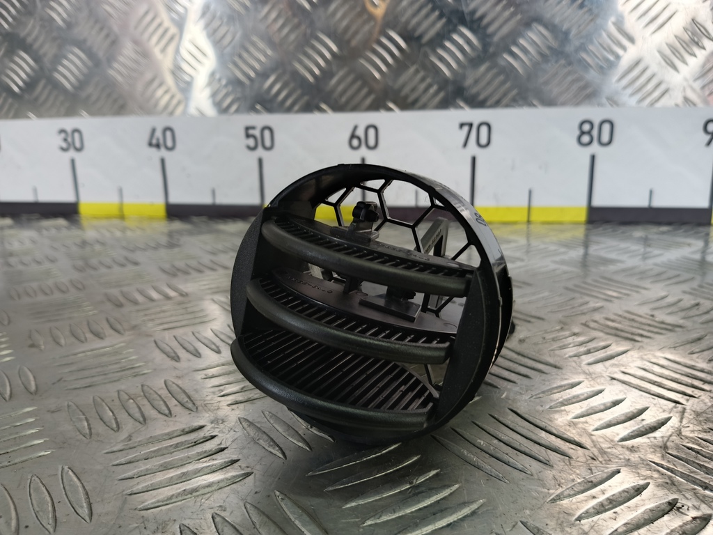 решетка воздуховода SUZUKI Grand Vitara 2.0 4WD MT (140 л.с.)Grand Vitara  II (2005—2008) Внедорожник 7363064J01BWJ, 2700 рублей, Москва