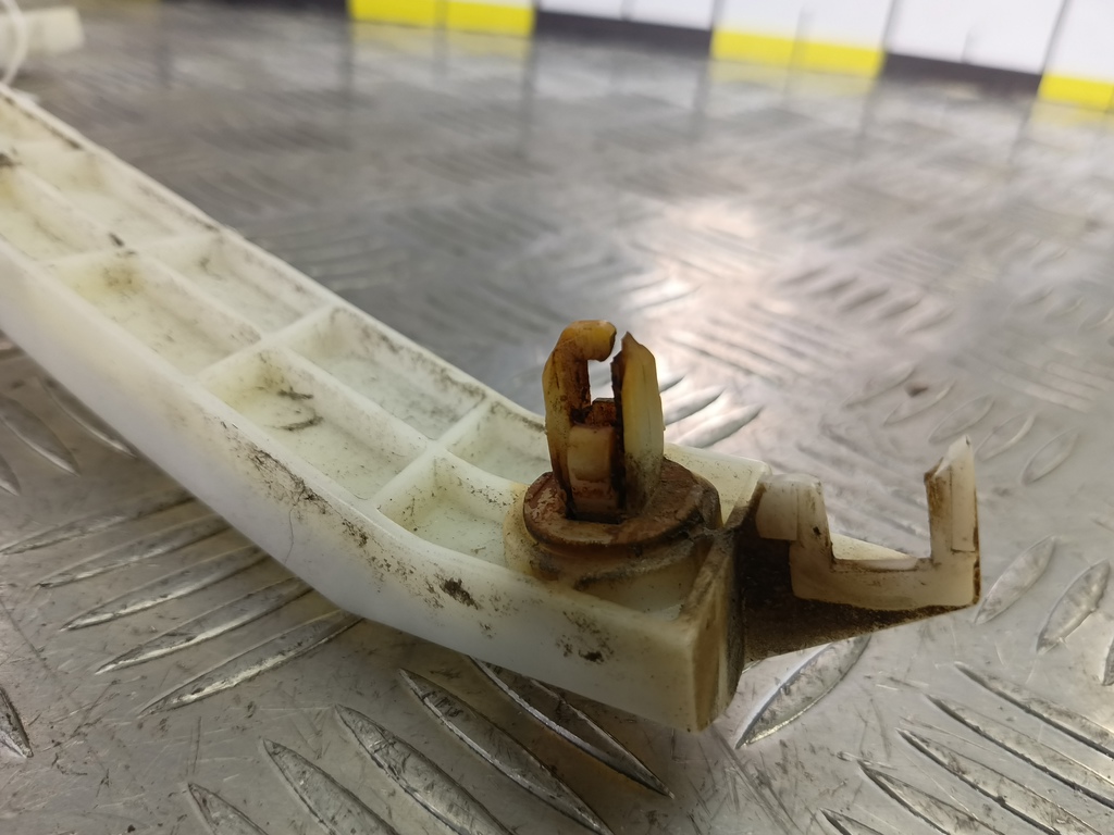 кронштейн бампера SUZUKI Grand Vitara 2.0 4WD MT (140 л.с.)Grand Vitara  II (2005—2008) Внедорожник 7184065J00, 1090 рублей, Москва