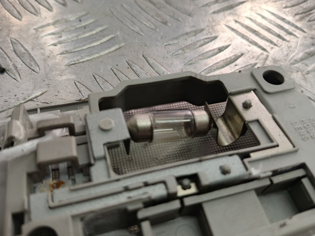 плафон потолочный SUZUKI Grand Vitara 2.0 4WD MT (140 л.с.)Grand Vitara  II (2005—2008) Внедорожник 3621058J006GS, 1320 рублей, Москва