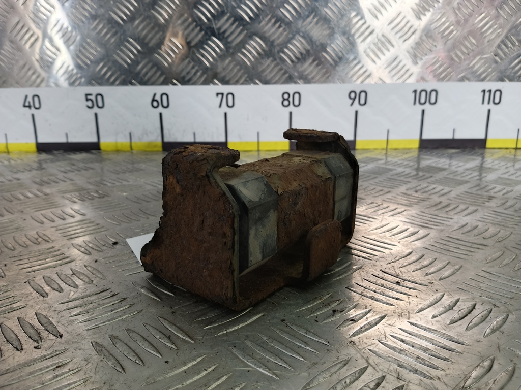 демпфер редуктора SUZUKI Grand Vitara 2.0 4WD MT (140 л.с.)Grand Vitara  II (2005—2008) Внедорожник 2747566J01, 630 рублей, Москва